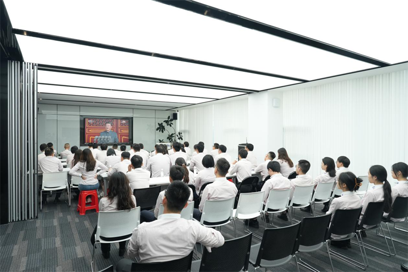 دس سال اتار چڑھاؤ ، 1.4 بلین لوگوں کے دل - کیو جی ایم مادر وطن کے ساتھ شان میں شریک ہیں