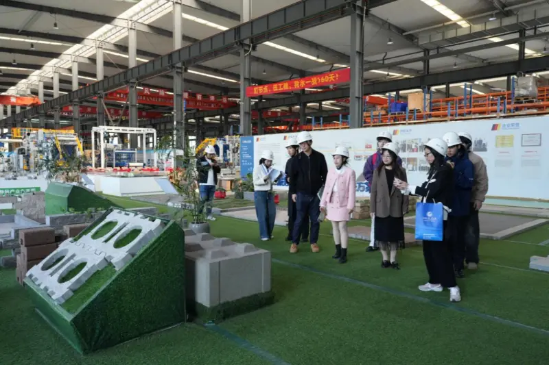 بیرون ملک ترقی کی ضروریات پر توجہ مرکوز کرتے ہوئے ، کونگونگ مشینری کمپنی ، لمیٹڈ فوزو یونیورسٹی آف فارن اسٹڈیز اور تجارت کے ساتھ بین الاقوامی سطح پر مبنی صلاحیتوں کو فروغ دینے کے لئے تعاون کرتا ہے۔